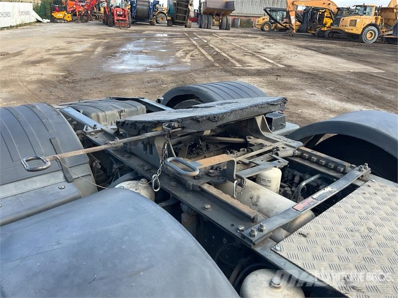 Iveco Stralis 460 LNG 6x2 Tri/A Sleeper Truck Tractor 中古トラクターヘッド | トレーラーヘッド