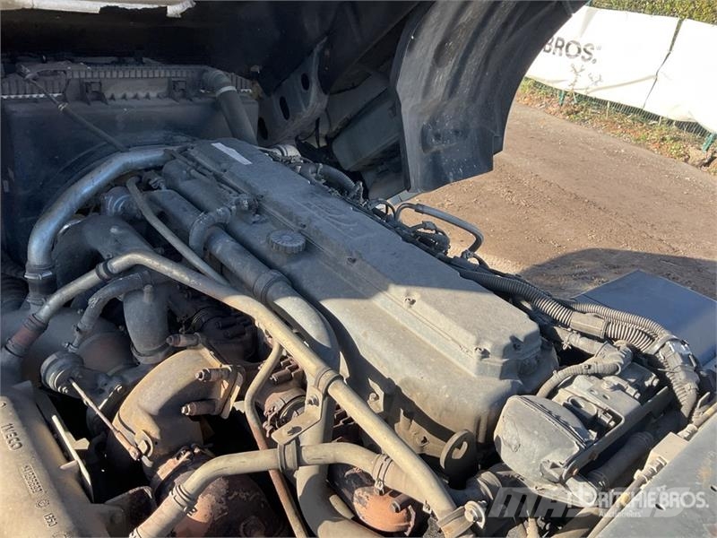 Iveco Stralis 460 LNG 6x2 Tri/A Sleeper Truck Tractor 牵引车