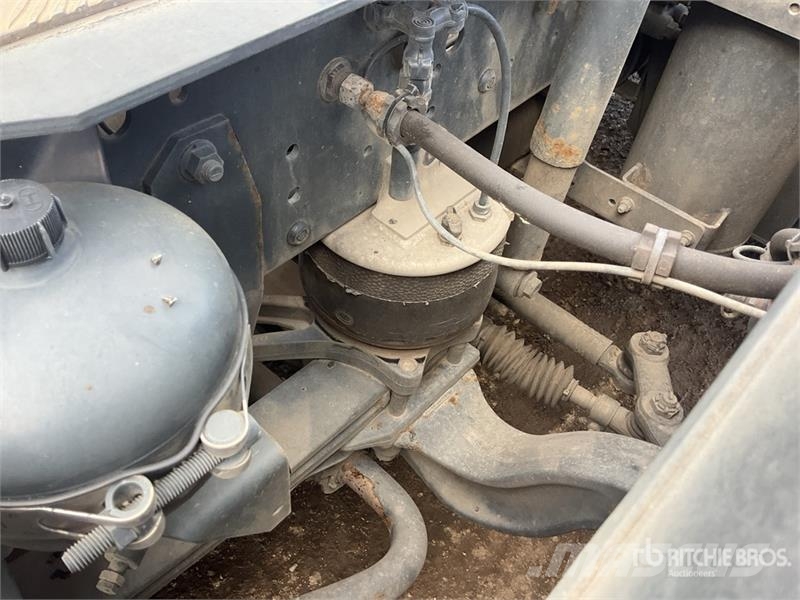 Iveco Stralis 460 LNG 6x2 Tri/A Sleeper Truck Tractor 牵引车
