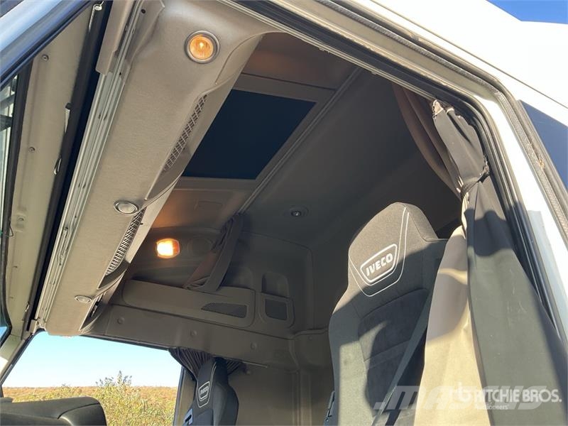 Iveco Stralis 460 LNG 6x2 Tri/A Sleeper Truck Tractor 牵引车