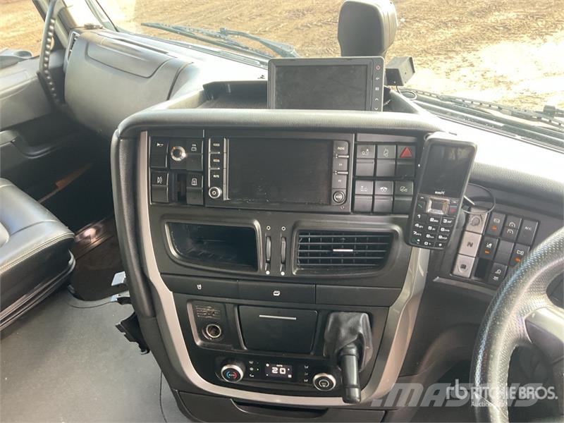 Iveco Stralis 460 LNG 6x2 Tri/A Sleeper Truck Tractor Влекачи