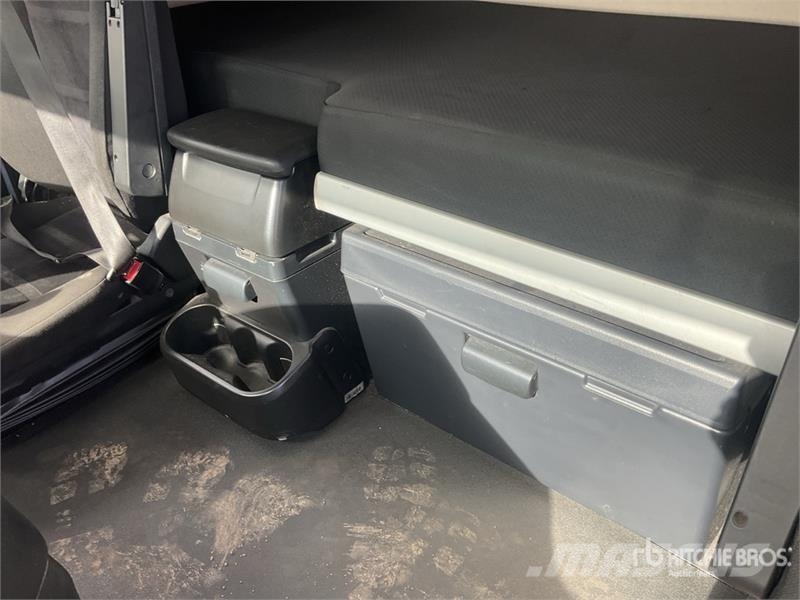 Iveco Stralis 460 LNG 6x2 Tri/A Sleeper Truck Tractor 牵引车