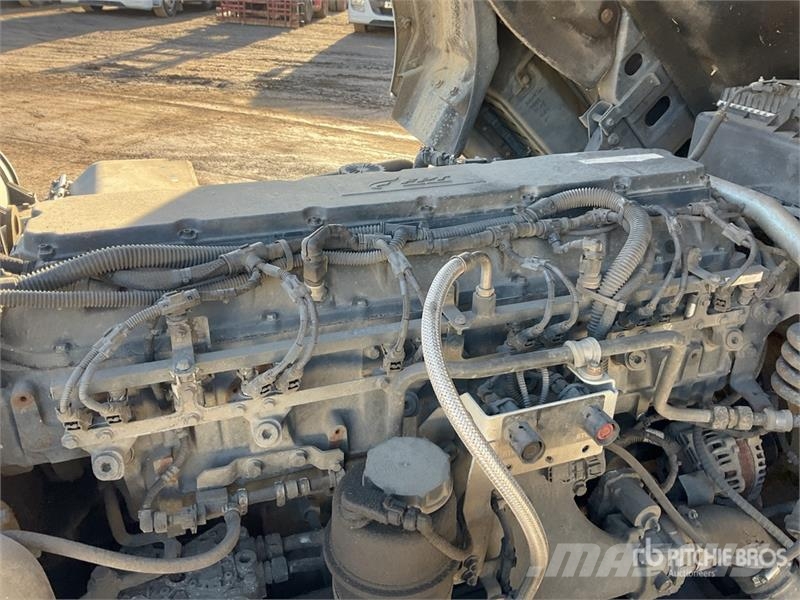 Iveco Stralis 460 LNG 6x2 Tri/A Sleeper Truck Tractor 牵引车