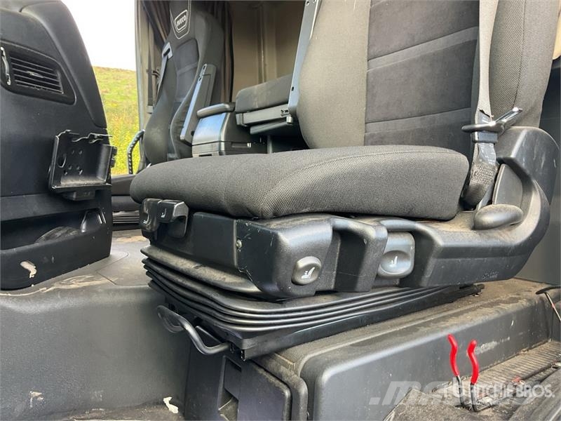 Iveco Stralis 460 LNG 6x2 Tri/A Sleeper Truck Tractor 牵引车