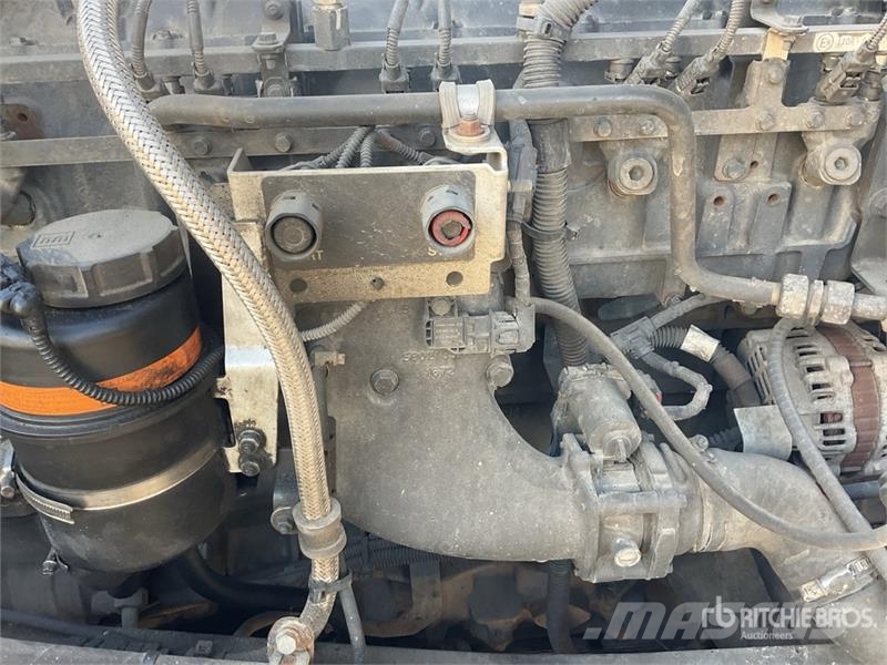 Iveco Stralis 460 LNG 6x2 Tri/A Sleeper Truck Tractor Влекачи