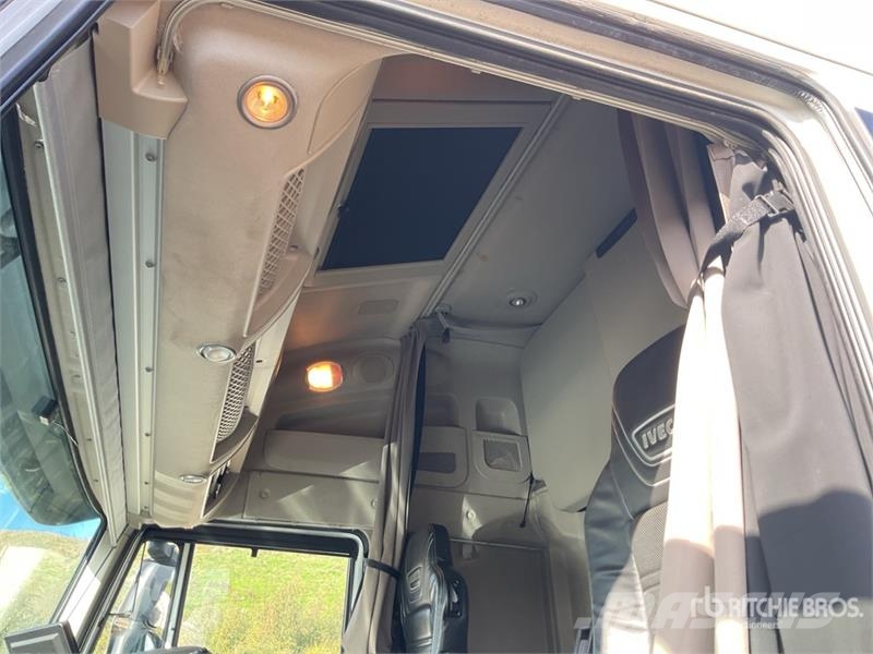 Iveco Stralis 460 LNG 6x2 Tri/A Sleeper Truck Tractor 牵引车