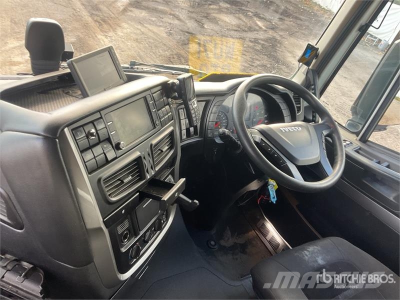 Iveco Stralis 460 LNG 6x2 Tri/A Sleeper Truck Tractor Tractor Units