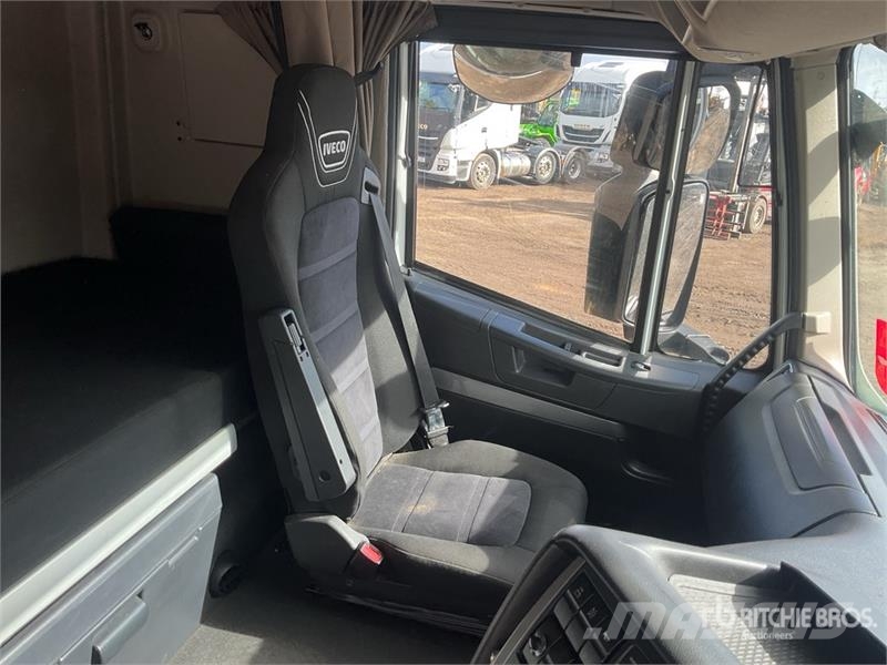 Iveco Stralis 460 LNG 6x2 Tri/A Sleeper Truck Tractor 牵引车