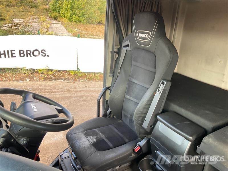 Iveco Stralis 460 LNG 6x2 Tri/A Sleeper Truck Tractor 牵引车