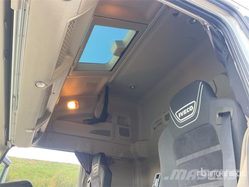 Iveco Stralis 460 LNG 6x2 Tri/A Sleeper Truck Tractor Влекачи