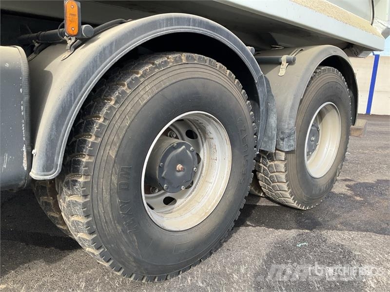 Iveco Trakker 380 Kipper