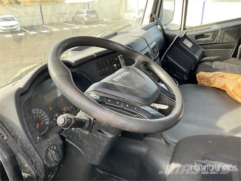 Iveco Trakker 380 Kipper