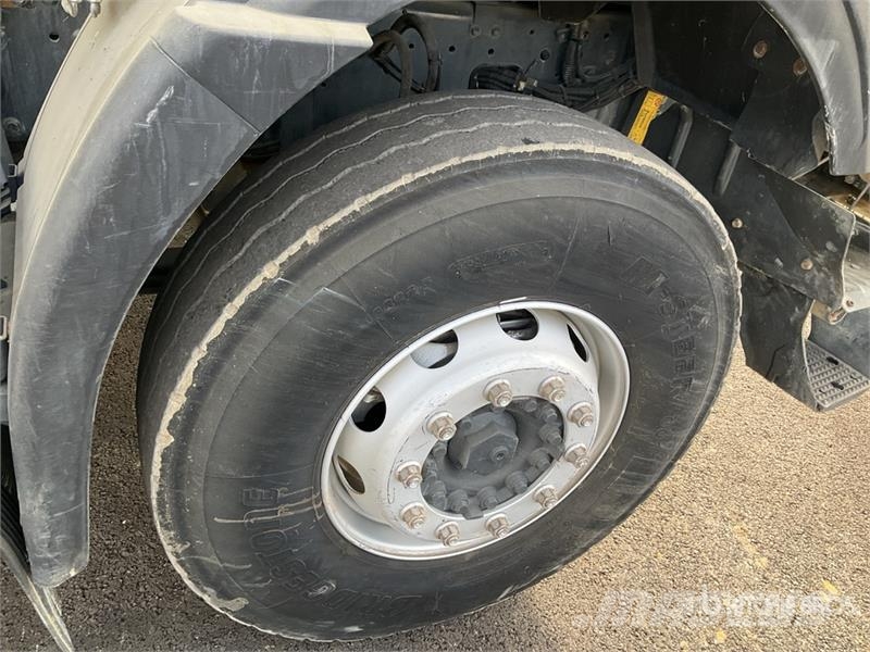 Iveco Trakker 380 Kipper