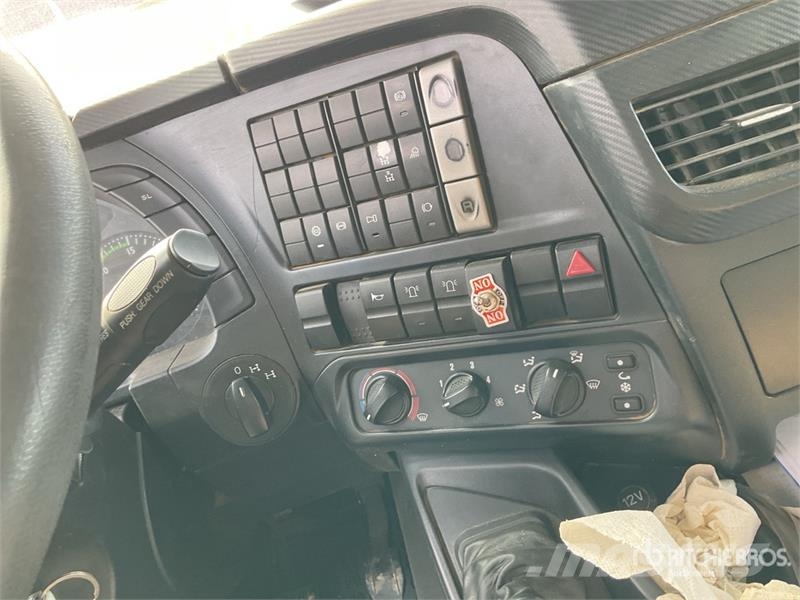 Iveco Trakker 380 Kipper