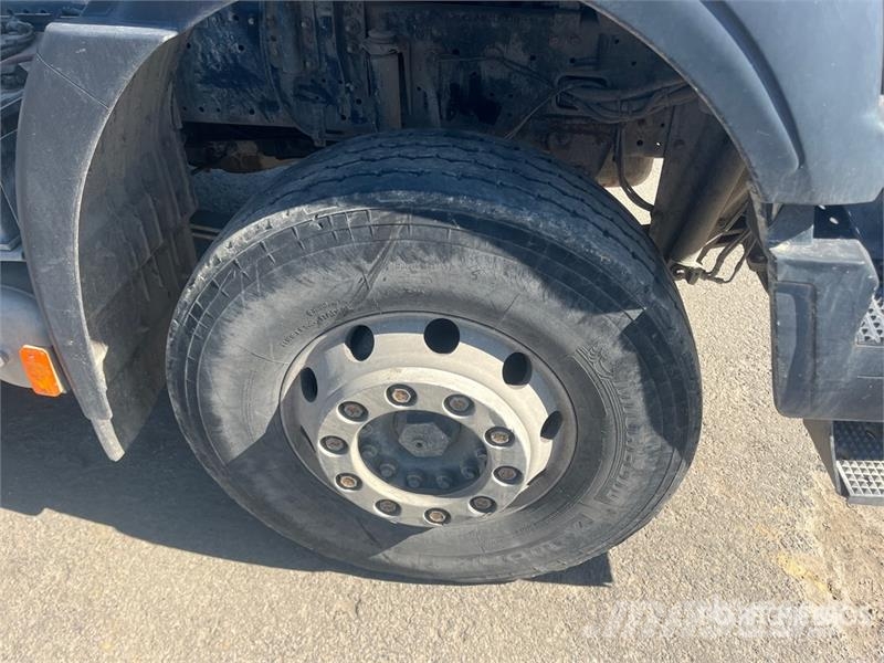 Iveco Trakker 400 8x4 Twin-Steer Mixer Truck Camiones de concreto
