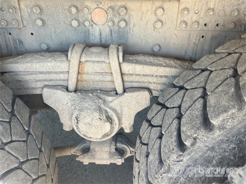 Iveco Trakker 400 8x4 Twin-Steer Mixer Truck Camiones de concreto