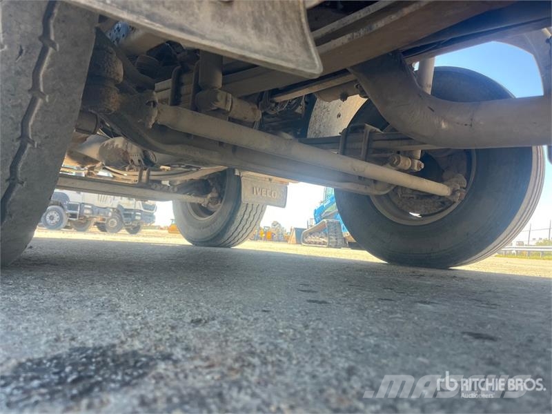 Iveco Trakker 400 8x4 Twin-Steer Mixer Truck Camiones de concreto