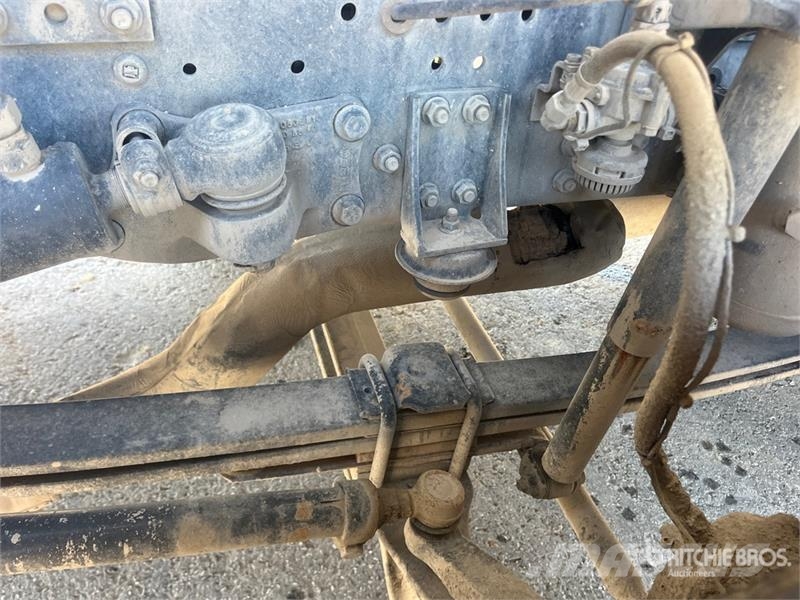 Iveco Trakker 400 8x4 Twin-Steer Mixer Truck Camiones de concreto