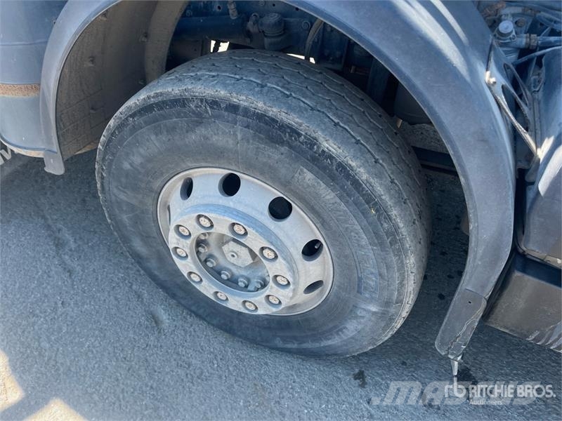 Iveco Trakker 400 8x4 Twin-Steer Mixer Truck Camiones de concreto