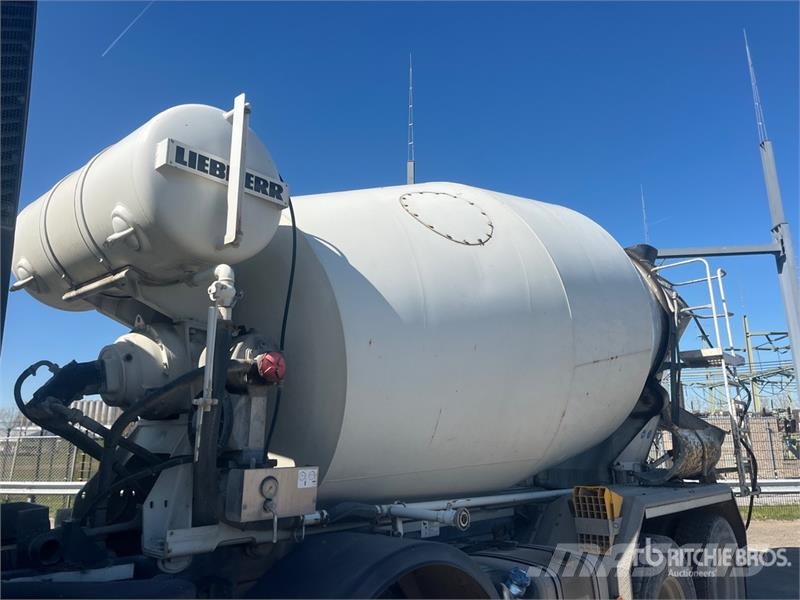 Iveco Trakker 400 8x4 Twin-Steer Mixer Truck Camiones de concreto