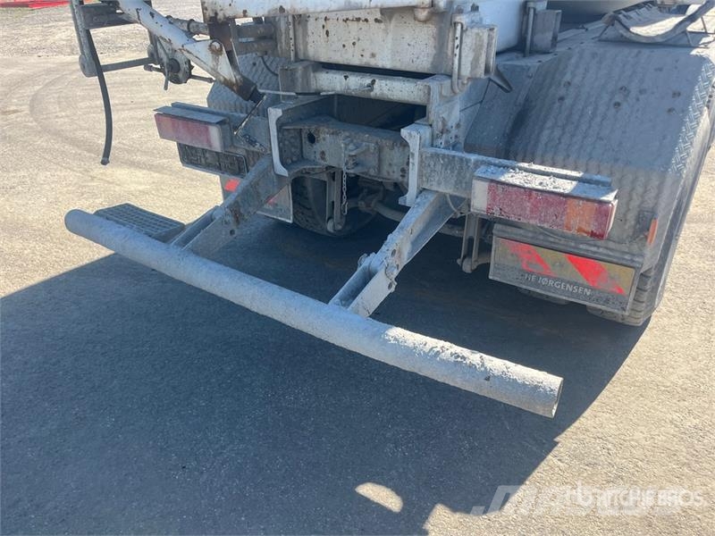 Iveco Trakker 400 8x4 Twin-Steer Mixer Truck Camiones de concreto