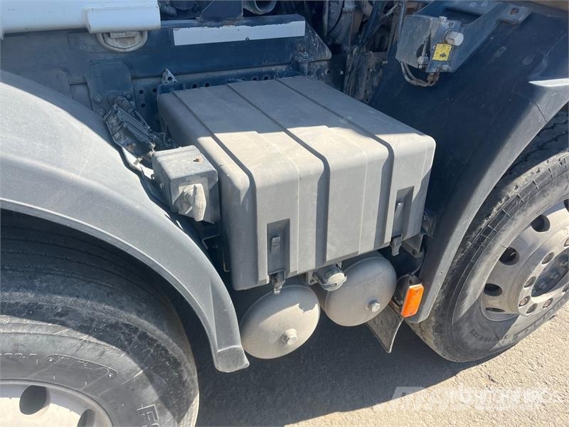 Iveco Trakker 400 8x4 Twin-Steer Mixer Truck Camiones de concreto