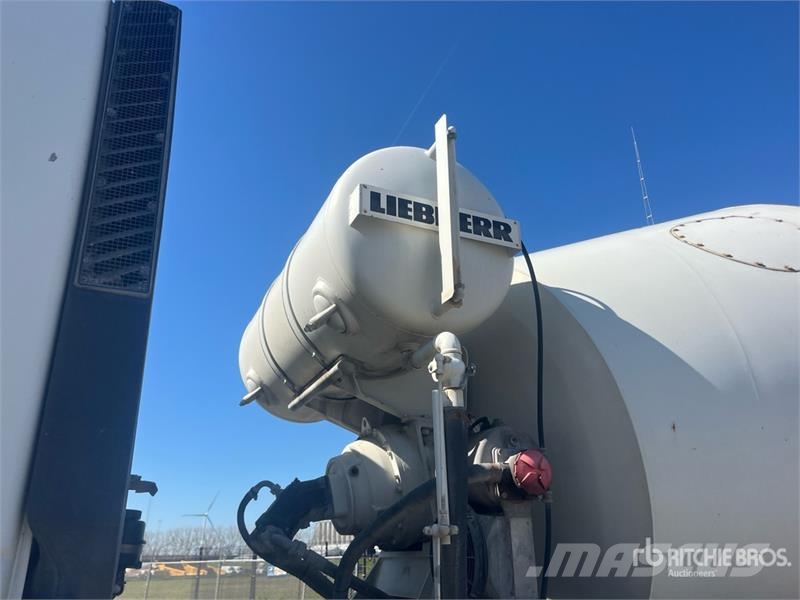 Iveco Trakker 400 8x4 Twin-Steer Mixer Truck Camiones de concreto