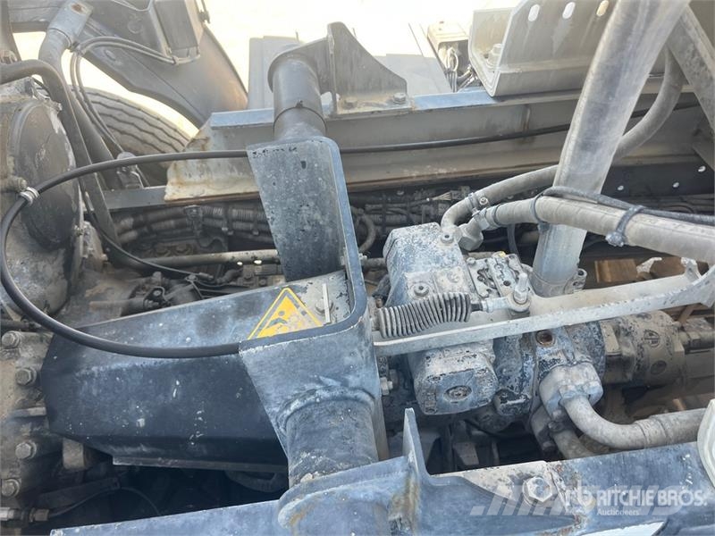 Iveco Trakker 400 8x4 Twin-Steer Mixer Truck Camiones de concreto