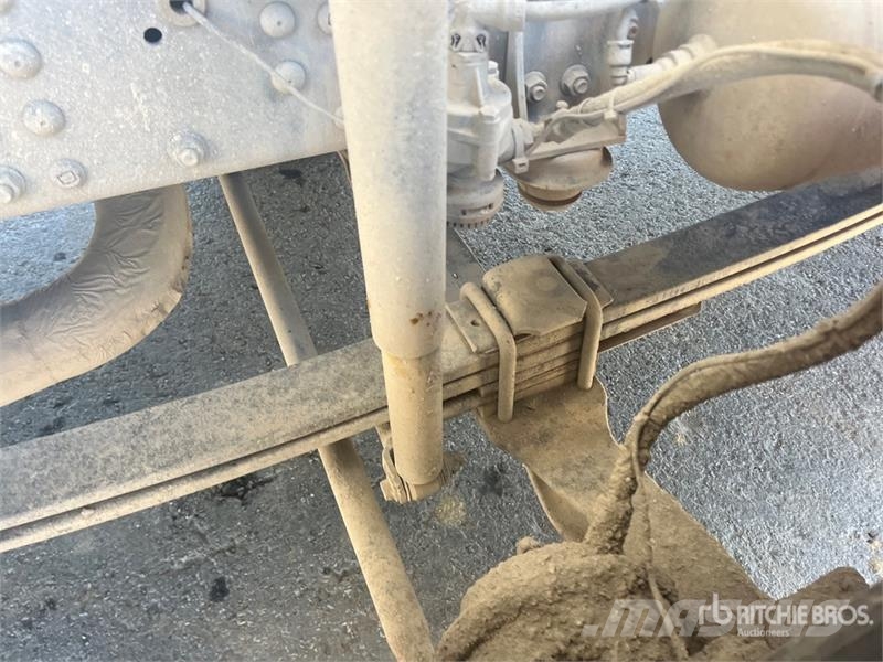 Iveco Trakker 400 8x4 Twin-Steer Mixer Truck Camiones de concreto