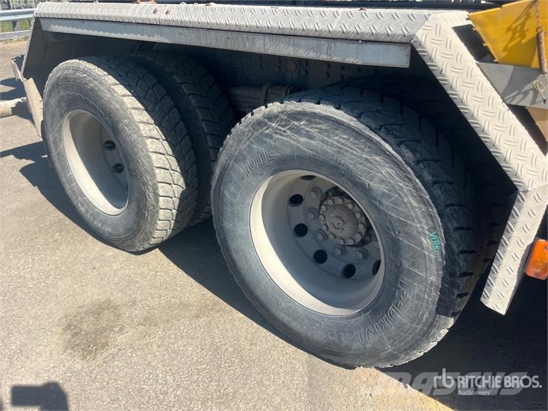 Iveco Trakker 400 8x4 Twin-Steer Mixer Truck Camiones de concreto
