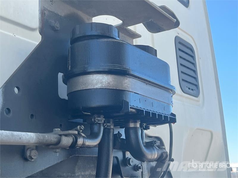 Iveco Trakker 400 8x4 Twin-Steer Mixer Truck Camiones de concreto