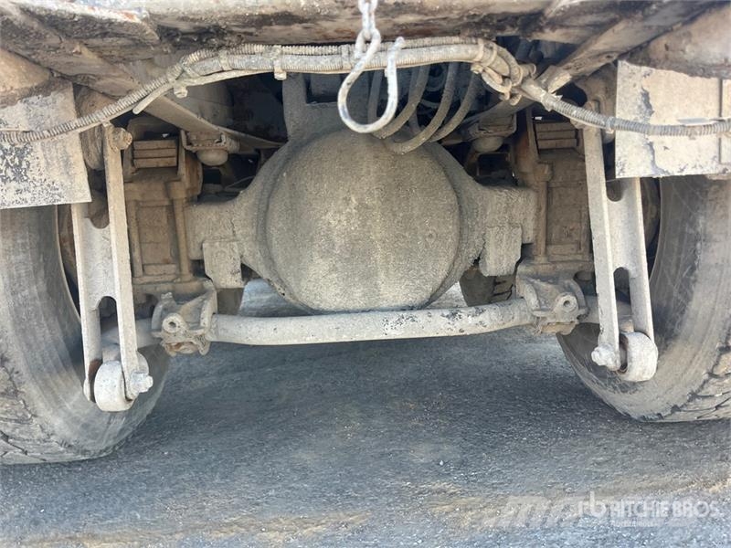 Iveco Trakker 400 8x4 Twin-Steer Mixer Truck Camiones de concreto