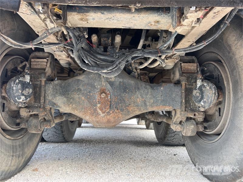 Iveco Trakker 410 8x4 Camion Bi-Benne Tri/A Dump Truck 덤프 트럭