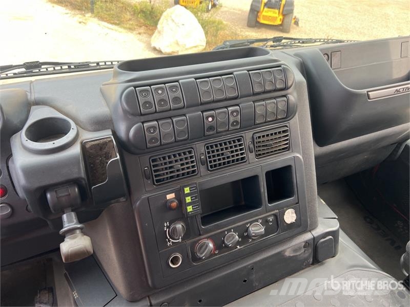 Iveco Trakker 410 8x4 Camion Bi-Benne Tri/A Dump Truck 덤프 트럭