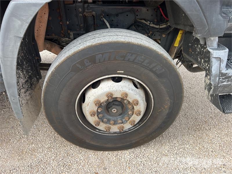 Iveco Trakker 410 8x4 Camion Bi-Benne Tri/A Dump Truck 덤프 트럭