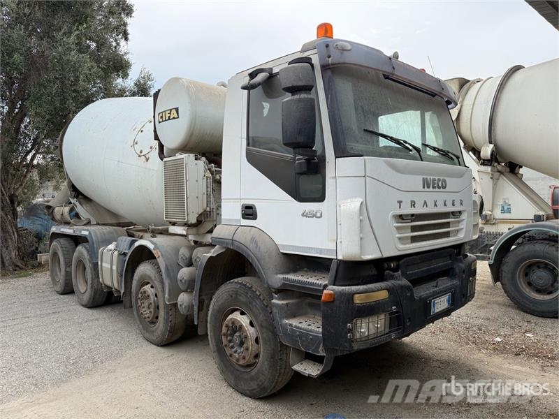 Iveco Trakker 450 شاحنات خرسانة