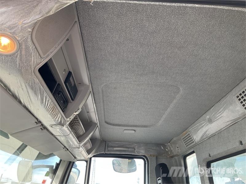 Iveco Trakker 500 8x4 Tri/A Dump Truck Savivarčiai