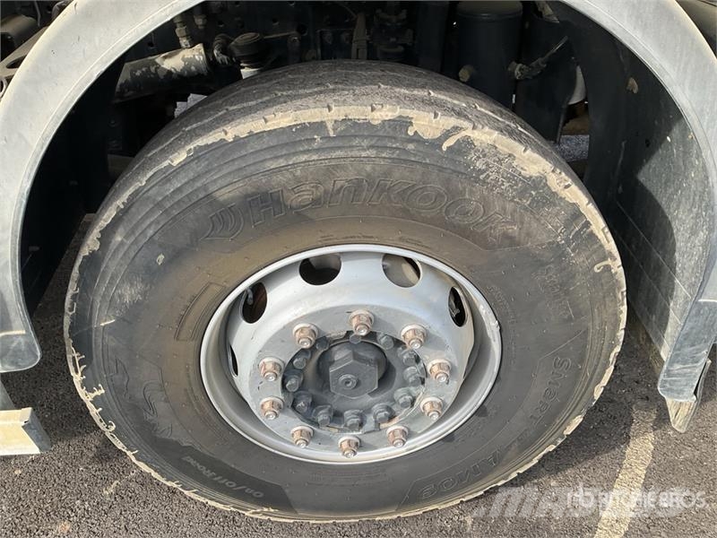 Iveco Trakker 500 8x4 Tri/A Dump Truck Savivarčiai