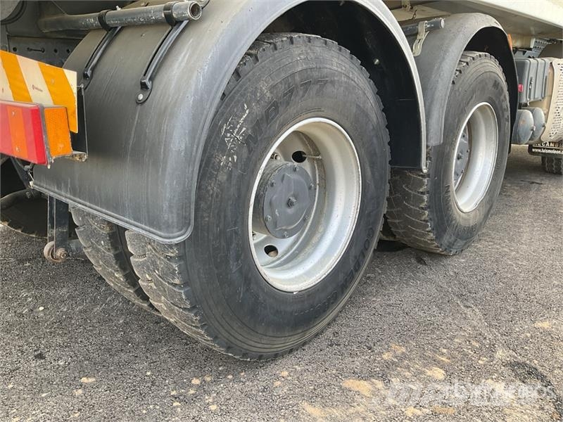 Iveco Trakker 500 8x4 Tri/A Dump Truck Savivarčiai