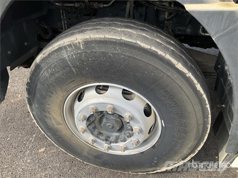 Iveco Trakker 500 8x4 Tri/A Dump Truck Savivarčiai
