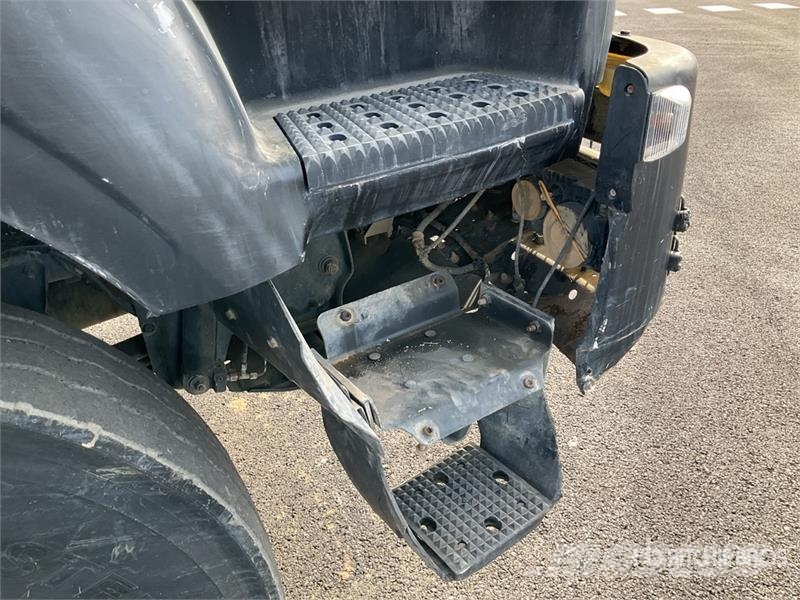Iveco Trakker 500 8x4 Tri/A Dump Truck Savivarčiai