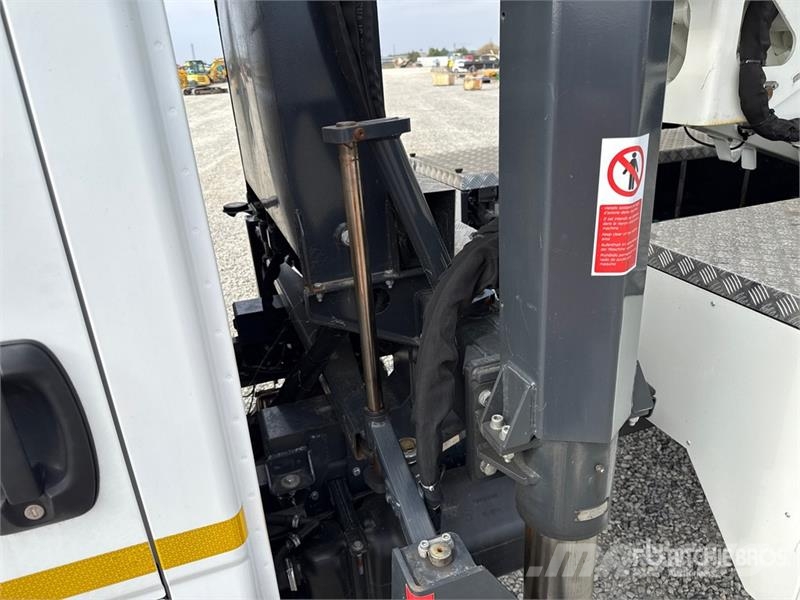 Iveco Tunlift 737-500 5 m on Iveco Daily 70-180 4x2 Buck Auto korvtõstukid