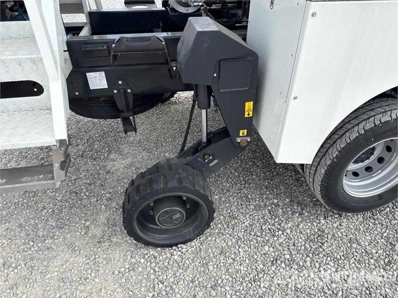 Iveco Tunlift 737-500 5 m on Iveco Daily 70-180 4x2 Buck Auto korvtõstukid