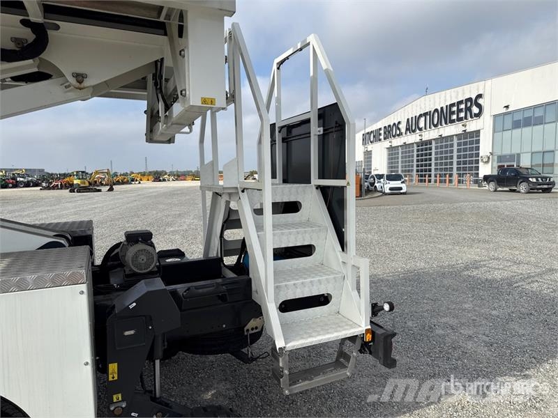 Iveco Tunlift 737-500 5 m on Iveco Daily 70-180 4x2 Buck Auto korvtõstukid