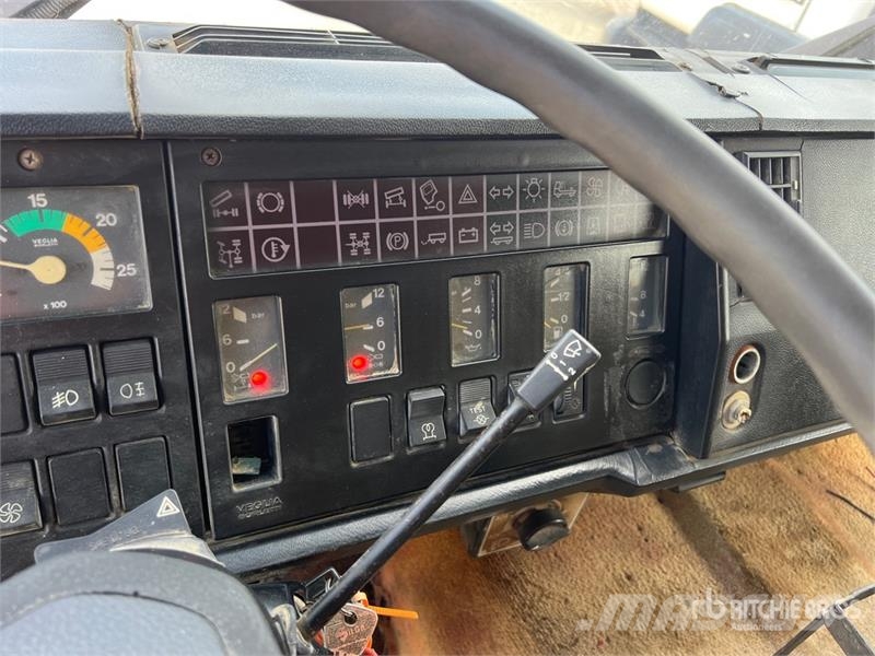 Iveco Unic 190-30 6x2 T/A Dump Truck Camion benne