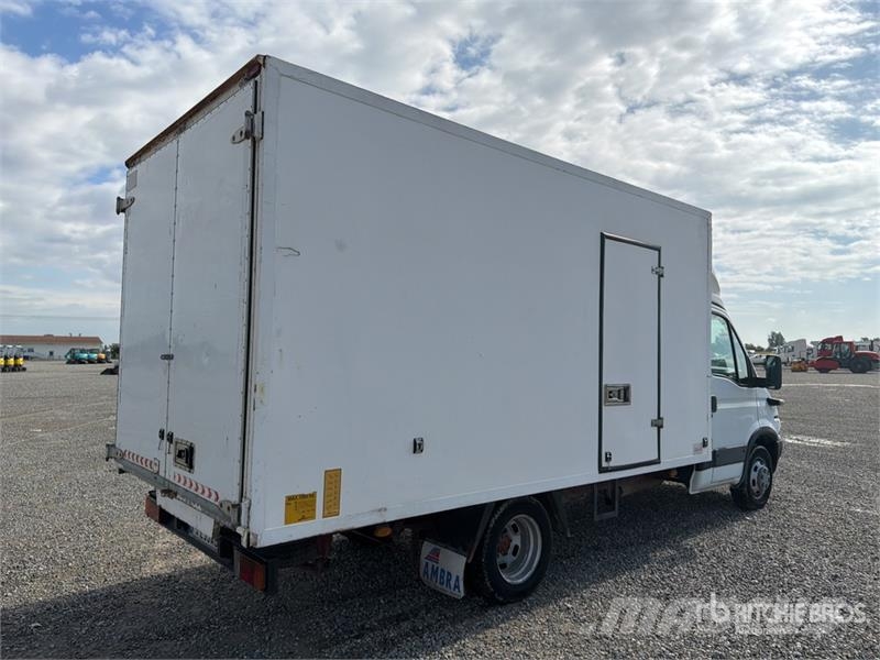 Iveco Van Truck Camiões de caixa fechada