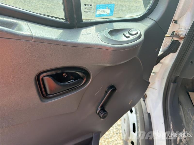 Iveco Van Truck Camiões de caixa fechada