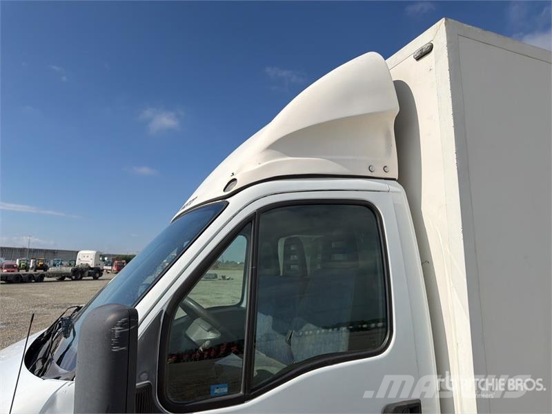 Iveco Van Truck Camiões de caixa fechada