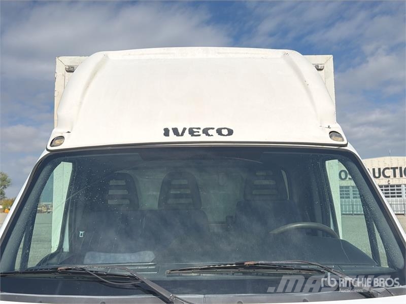 Iveco Van Truck Camiões de caixa fechada