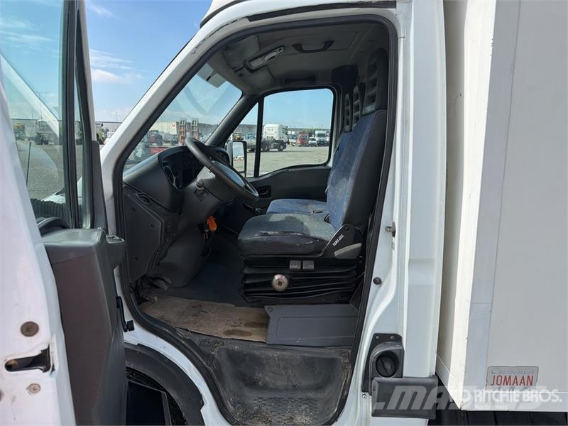 Iveco Van Truck Camiões de caixa fechada